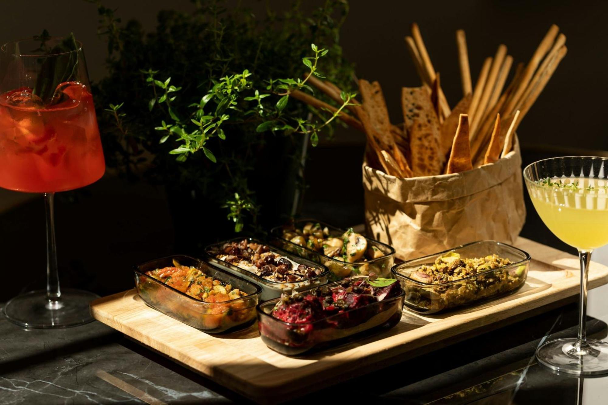 Sapphire House Antwerp, Autograph Collection By Marriott Hotell Exteriör bild A selection of tapas