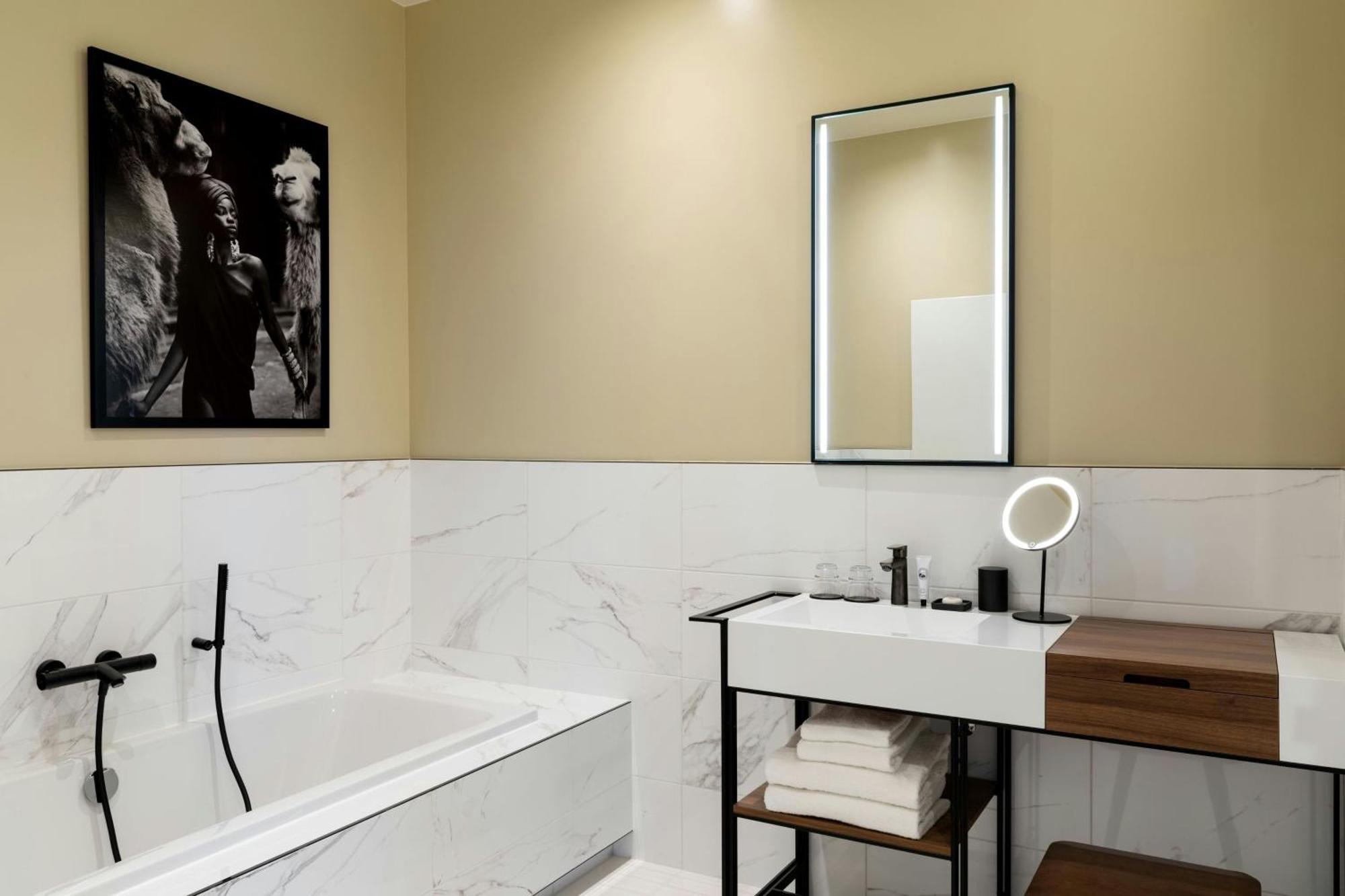 Sapphire House Antwerp, Autograph Collection By Marriott Hotell Exteriör bild Bathroom
