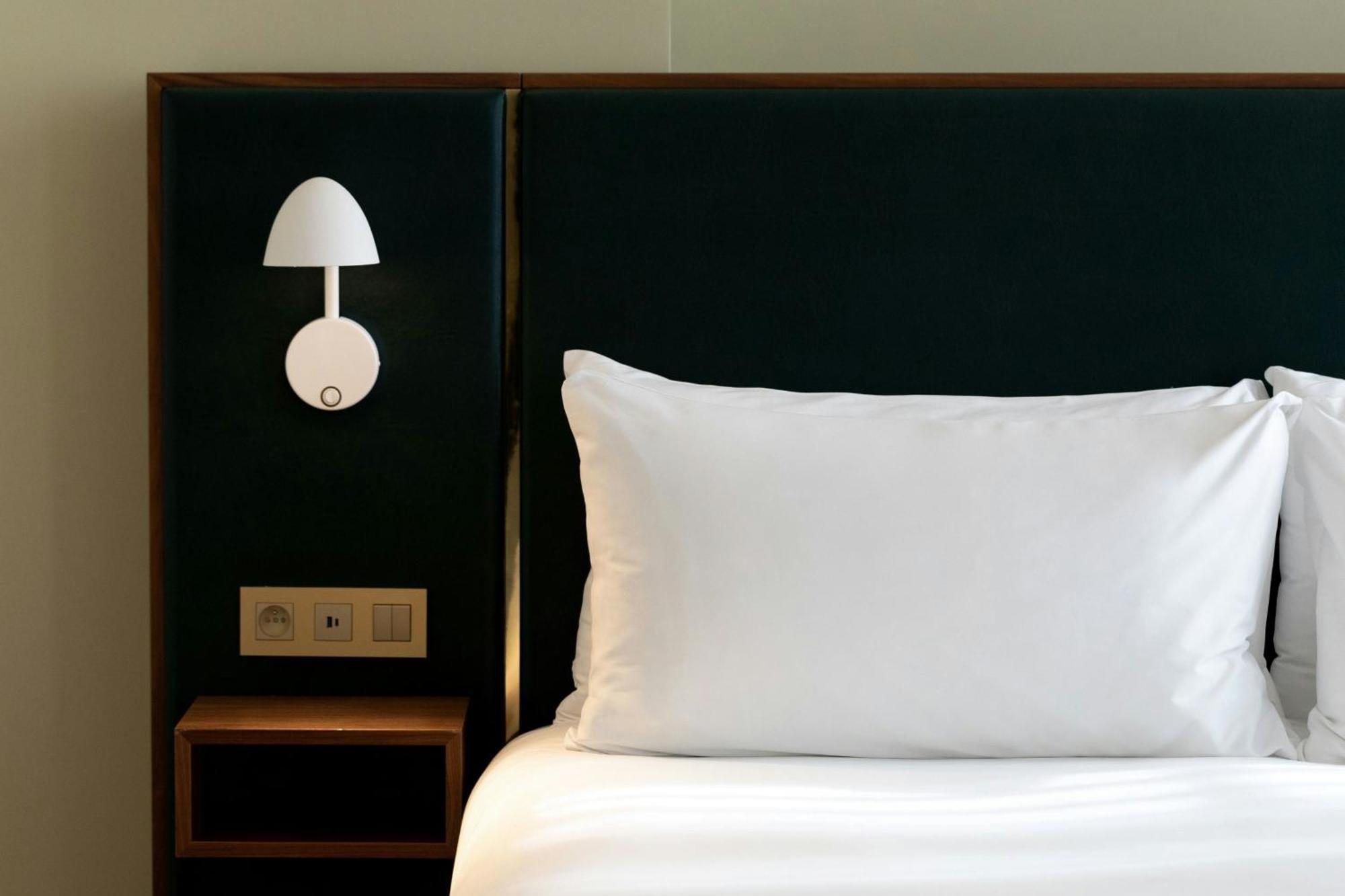 Sapphire House Antwerp, Autograph Collection By Marriott Hotell Exteriör bild A pillow